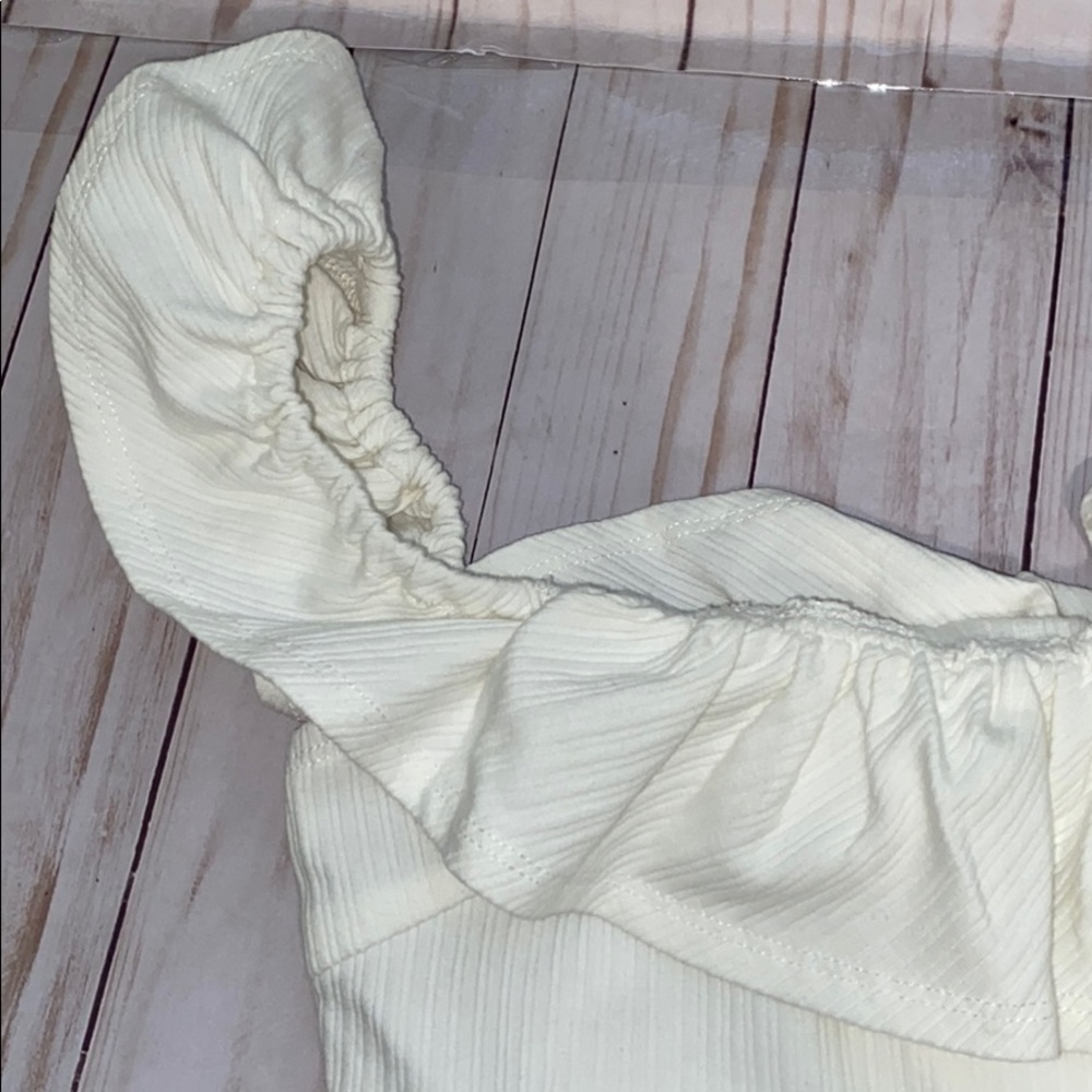 $5 LABOR DAY SALE ❤️ Forever 21 Off Shoulder Ruffled Bodysuit NWOT - Picture 4 of 5